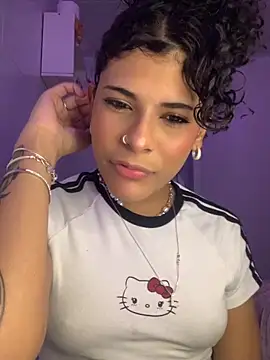 Snapshot of luluzinhax chatting on 10/15/25, 03:28 luluzinhax online show from 10/15/25, 03:28