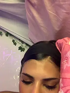 Snapshot of luluzinhax chatting on 10/18/25, 06:08 luluzinhax online show from 10/18/25, 06:08