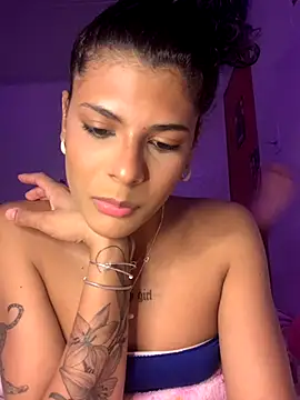 Snapshot of luluzinhax chatting on 11/09/25, 07:12 luluzinhax online show from 11/09/25, 07:12