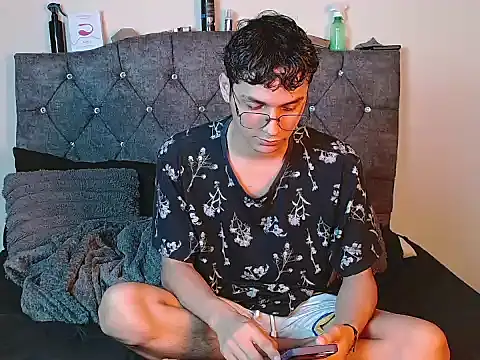 logan willyams  online show from 09/20/25, 10:33