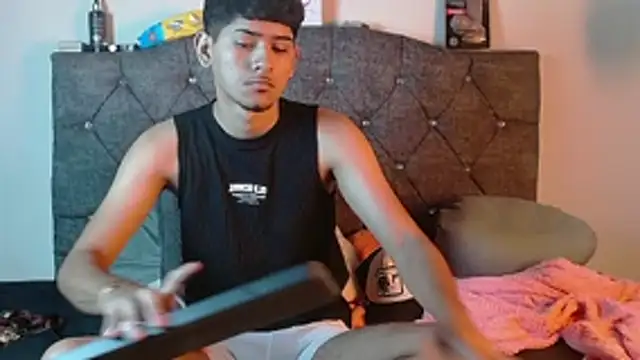 logan willyams  online show from 10/21/25, 05:08