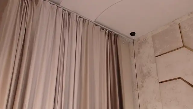 Olivia Mourr online show from 10/11/25, 06:39