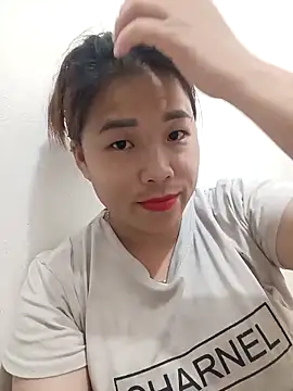 Snapshot of sumy-00 chatting on 10/23/25, 02:05 sumy-00 online show from 10/23/25, 02:05