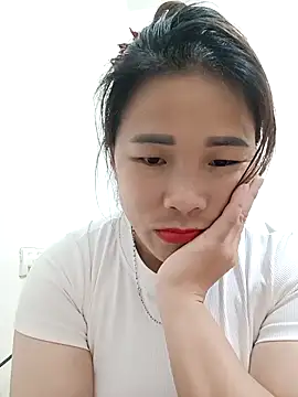 Snapshot of sumy-00 chatting on 11/11/25, 01:44 sumy-00 online show from 11/11/25, 01:44