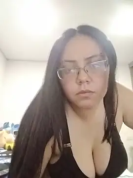 julieta flores online show from 02/11/26, 04:50