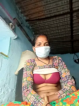 Snapshot of Hot-honi chatting on 10/08/25, 11:13 Hot-honi online show from 10/08/25, 11:13