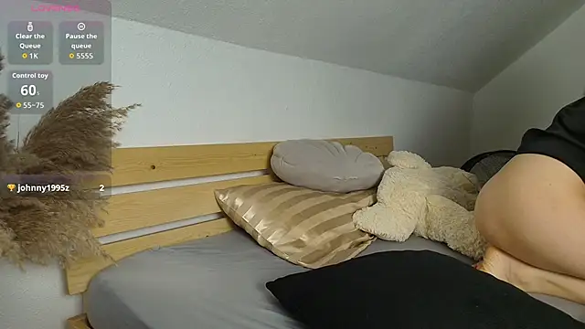 Snapshot of SashaSilk chatting on 09/15/25, 10:21 SashaSilk online show from 09/15/25, 10:21