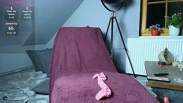 Snapshot of SashaSilk chatting on 10/27/25, 12:26 SashaSilk online show from 10/27/25, 12:26