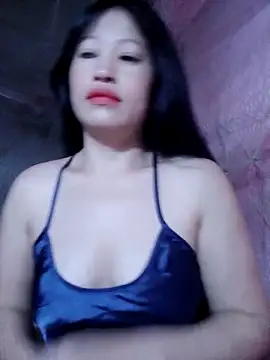 Snapshot of VanGau031694 chatting on 10/19/25, 04:29 VanGau031694 online show from 10/19/25, 04:29