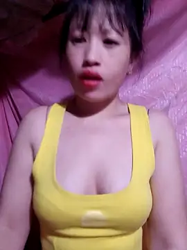 Snapshot of VanGau031694 chatting on 10/31/25, 12:00 VanGau031694 online show from 10/31/25, 12:00