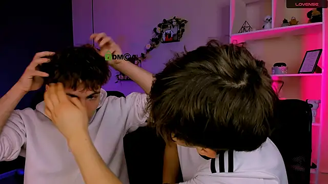 travis wolf  online show from 03/18/26, 09:45