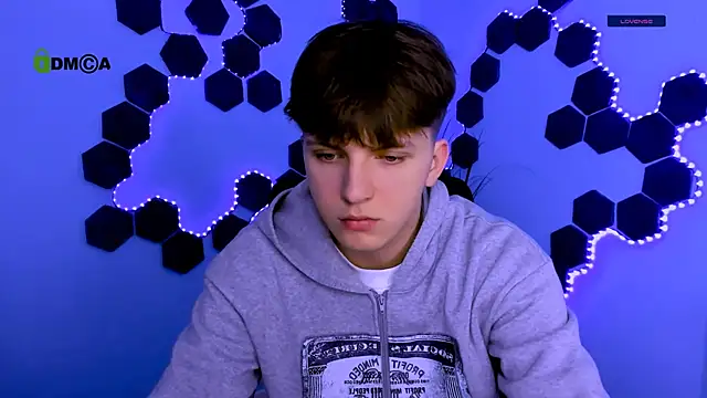 travis wolf  online show from 04/10/26, 08:52