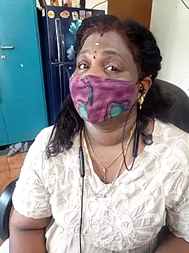 Snapshot of Tamil_Kavitha10 chatting on 04/27/26, 05:05 Tamil Kavitha10 online show from 04/27/26, 05:05