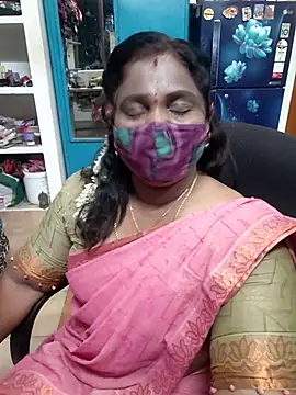 Snapshot of Tamil_Kavitha10 chatting on 04/28/26, 04:56 Tamil Kavitha10 online show from 04/28/26, 04:56