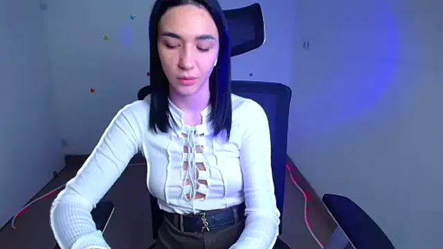 Snapshot of Bella_Night4 chatting on 10/20/25, 06:03 Bella Night4 online show from 10/20/25, 06:03