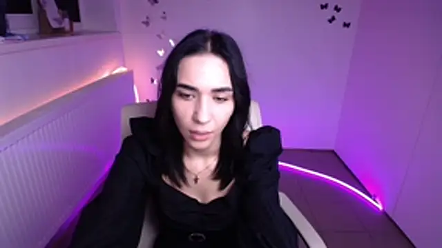 Snapshot of Bella_Night4 chatting on 10/28/25, 07:23 Bella Night4 online show from 10/28/25, 07:23