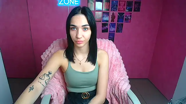 Snapshot of Bella_Night4 chatting on 10/29/25, 07:21 Bella Night4 online show from 10/29/25, 07:21