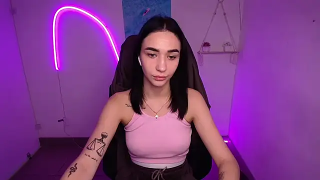 Snapshot of Bella_Night4 chatting on 11/06/25, 06:47 Bella Night4 online show from 11/06/25, 06:47