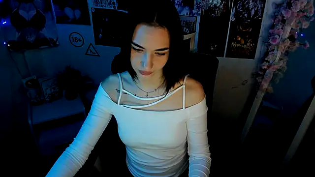 Snapshot of Bella_Night4 chatting on 12/14/25, 07:58 Bella Night4 online show from 12/14/25, 07:58