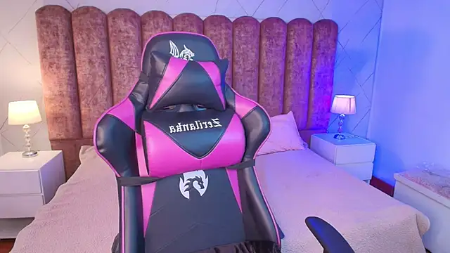 Snapshot of Sweet_1Angel chatting on 02/21/26, 03:40 Sweet 1Angel online show from 02/21/26, 03:40