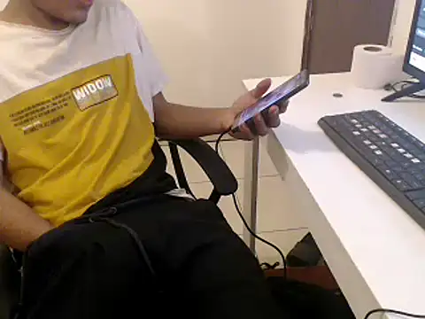 Snapshot of nyxsex chatting on 10/13/25, 06:08 nyxsex online show from 10/13/25, 06:08