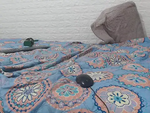 Snapshot of nyxsex chatting on 10/22/25, 04:13 nyxsex online show from 10/22/25, 04:13