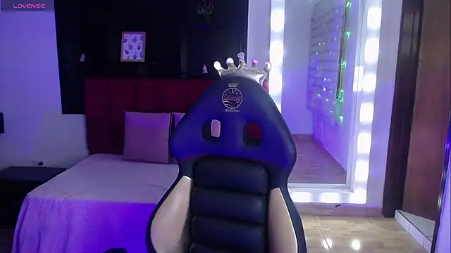  Charlotte Collins  online show from 09/18/25, 03:25