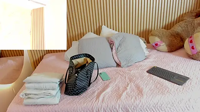 Liss-Reyes online show from 04/12/26, 01:27