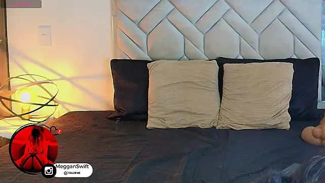 megganswift  online show from 02/15/26, 12:29