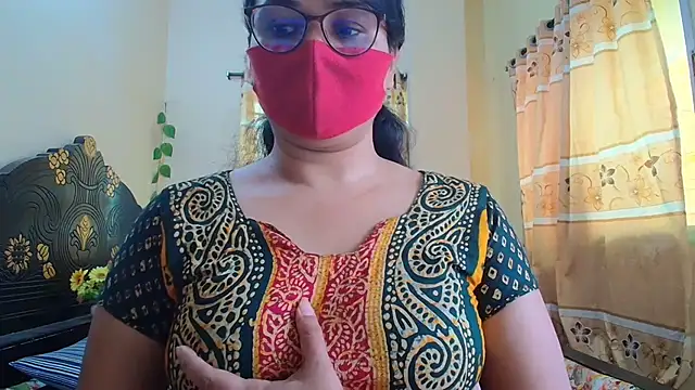 Snapshot of Elena_cruz5 chatting on 05/04/26, 04:41 Elena cruz5 online show from 05/04/26, 04:41