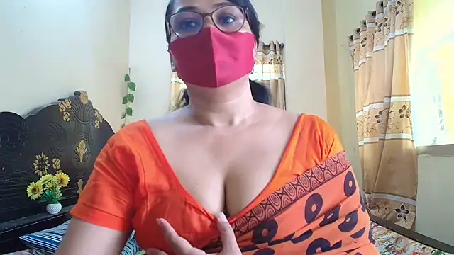 Snapshot of Elena_cruz5 chatting on 05/13/26, 03:48 Elena cruz5 online show from 05/13/26, 03:48