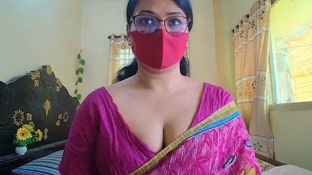 Snapshot of Elena_cruz5 chatting on 05/17/26, 04:21 Elena cruz5 online show from 05/17/26, 04:21