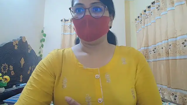 Snapshot of Elena_cruz5 chatting on 05/18/26, 04:13 Elena cruz5 online show from 05/18/26, 04:13