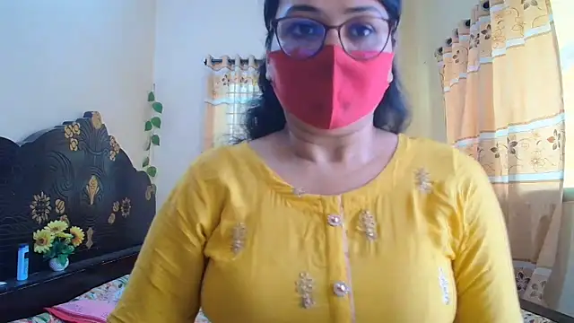 Snapshot of Elena_cruz5 chatting on 05/31/26, 04:42 Elena cruz5 online show from 05/31/26, 04:42