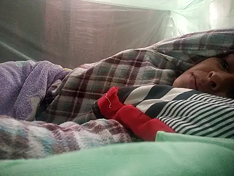 Snapshot of SaraBust chatting on 09/20/25, 01:56 SaraBust online show from 09/20/25, 01:56