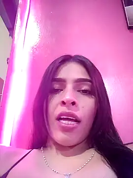 Snapshot of SaraBust chatting on 09/24/25, 05:16 SaraBust online show from 09/24/25, 05:16