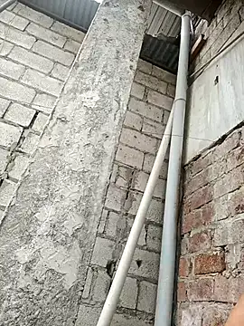 Snapshot of SaraBust chatting on 10/15/25, 06:19 SaraBust online show from 10/15/25, 06:19