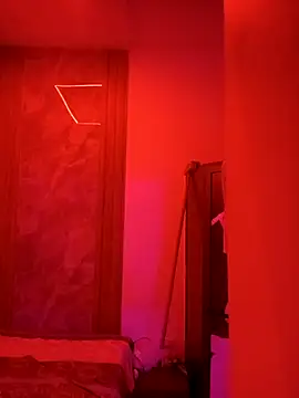 Snapshot of SaraBust chatting on 10/18/25, 02:25 SaraBust online show from 10/18/25, 02:25