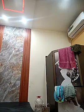 Snapshot of SaraBust chatting on 10/20/25, 02:39 SaraBust online show from 10/20/25, 02:39