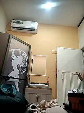 Snapshot of SaraBust chatting on 10/22/25, 03:12 SaraBust online show from 10/22/25, 03:12