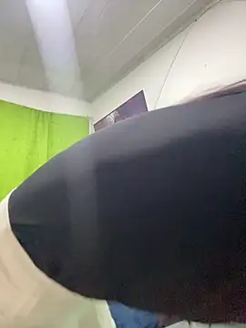 Snapshot of sashaxxx1630 chatting on 10/06/25, 04:43 sashaxxx1630 online show from 10/06/25, 04:43