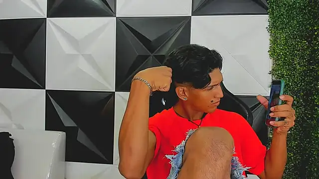 Snapshot of bull_cam chatting on 09/11/25, 06:41 bull cam online show from 09/11/25, 06:41