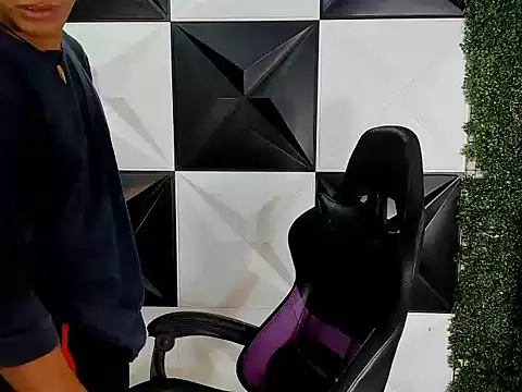 Snapshot of bull_cam chatting on 09/22/25, 08:00 bull cam online show from 09/22/25, 08:00