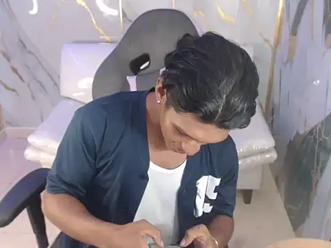 Snapshot of bull_cam chatting on 10/03/25, 07:00 bull cam online show from 10/03/25, 07:00