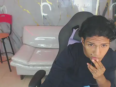 Snapshot of bull_cam chatting on 11/02/25, 03:25 bull cam online show from 11/02/25, 03:25