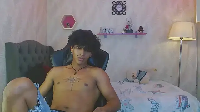 Snapshot of bull_cam chatting on 11/11/25, 07:14 bull cam online show from 11/11/25, 07:14