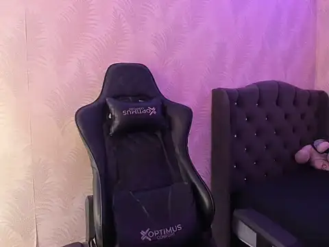 Snapshot of bull_cam chatting on 11/26/25, 08:54 bull cam online show from 11/26/25, 08:54