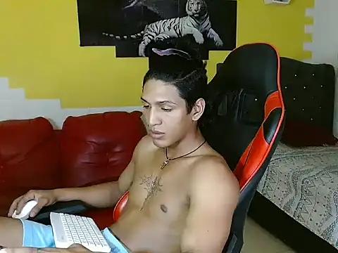 Snapshot of bull_cam chatting on 11/29/25, 03:59 bull cam online show from 11/29/25, 03:59