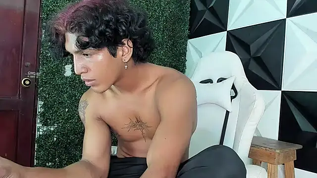 Snapshot of bull_cam chatting on 12/14/25, 02:11 bull cam online show from 12/14/25, 02:11