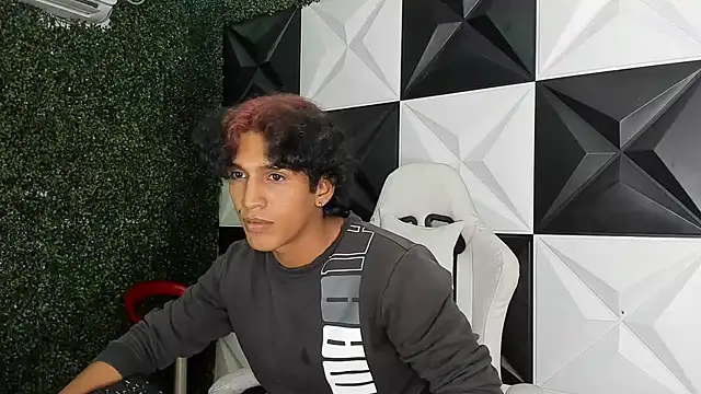 Snapshot of bull_cam chatting on 12/15/25, 03:22 bull cam online show from 12/15/25, 03:22